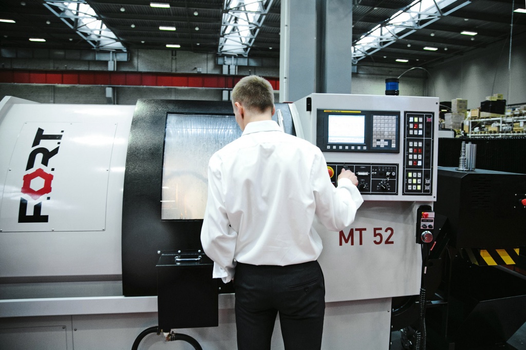  На сегодняшний день в рамках проекта «Станкостроение» на территории России производится литье и обработка станин, изготовление базовых деталей к ряду станков, изготовление механических частей и кабинетных защит для модельного ряда станков «F.O.R.T.»